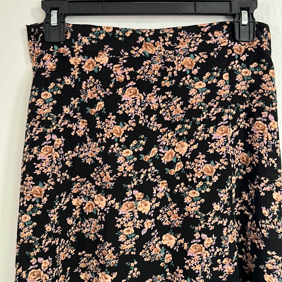 Maxi floral skirt with high slit - Picture 4 of 6